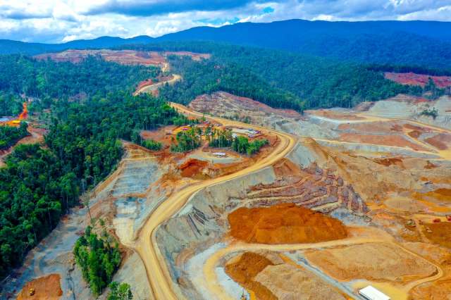 According to The Star, the Malaysian government has shut down a very large illegal mining operation near Kampar.