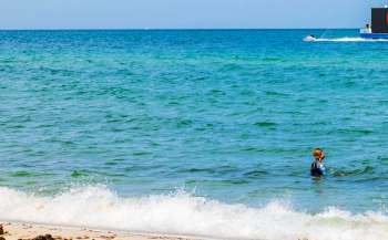 A Reddit user shared their frustration after encountering an unexpected sight during what should've been a peaceful beach outing.