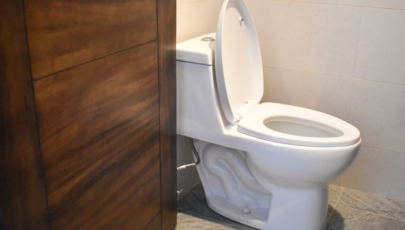 A TikTok handyman is teaching homeowners how to easily fix some common issues.