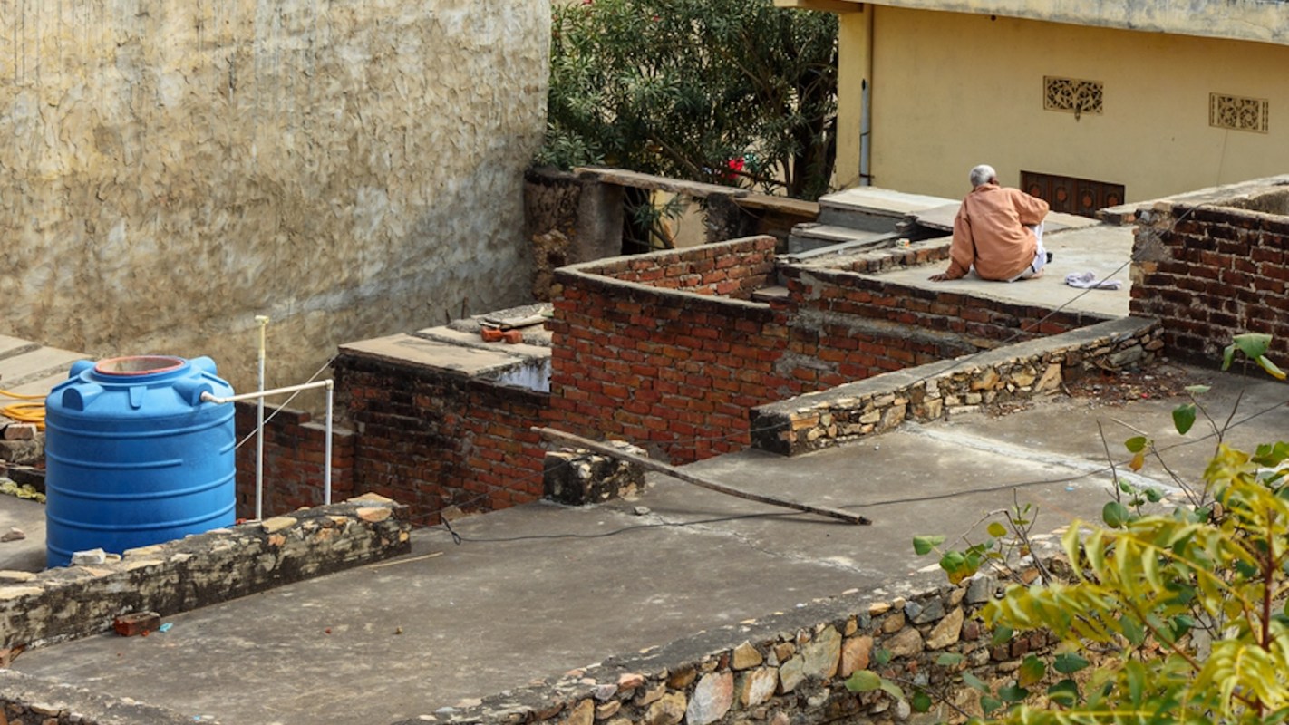 A big cat was spotted multiple times in a neighborhood in India, thanks to the ongoing urbanization of leopards.