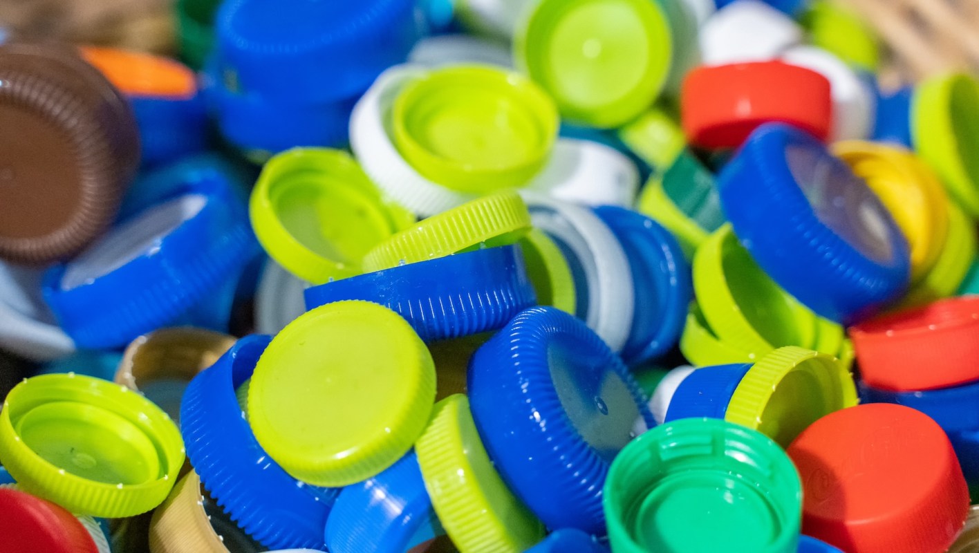 One Reddit user shared how they were reusing old plastic jar lids as coasters, preventing more plastic waste.