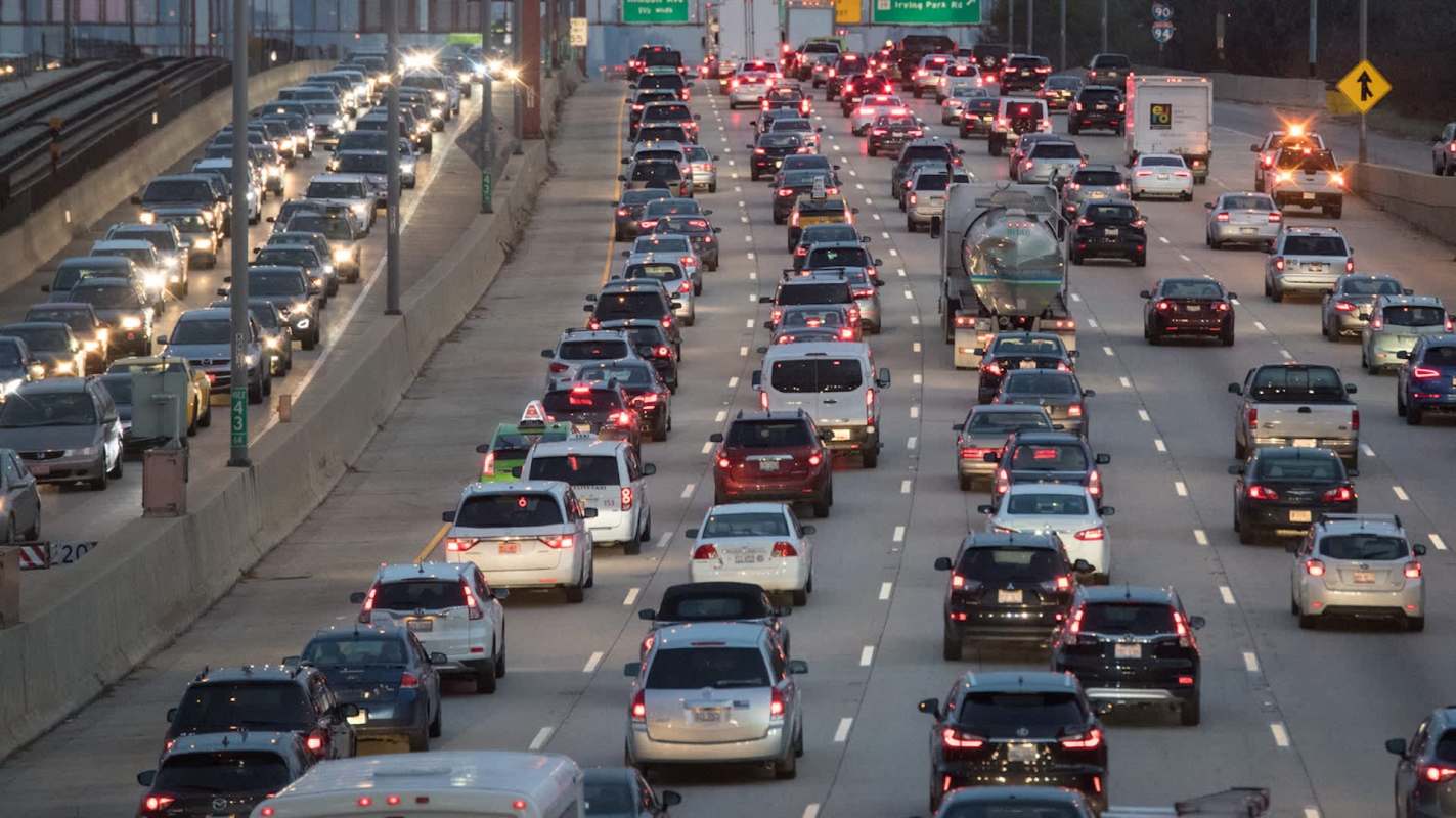 One frustrated Redditor shared a pic of a lifted truck that appeared to present a number of challenges for other drivers.