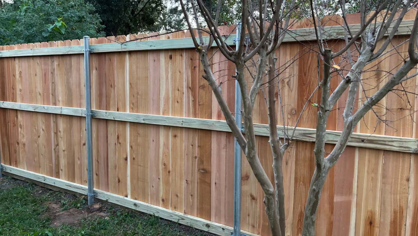 A Reddit post detailing a nightmare neighbor situation is striking a chord online.