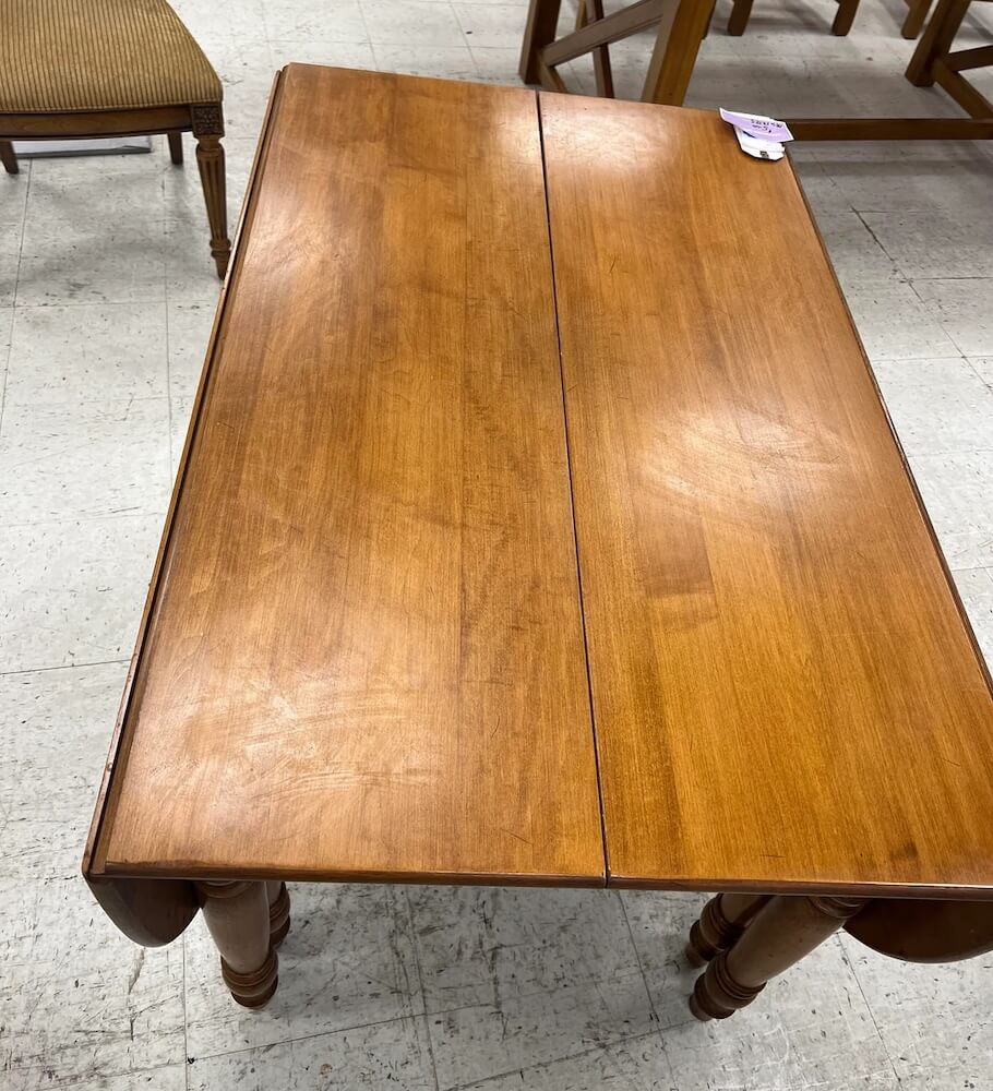 A Redditor shared how they scored an incredible deal on a thrift store table—getting it for just five dollars.