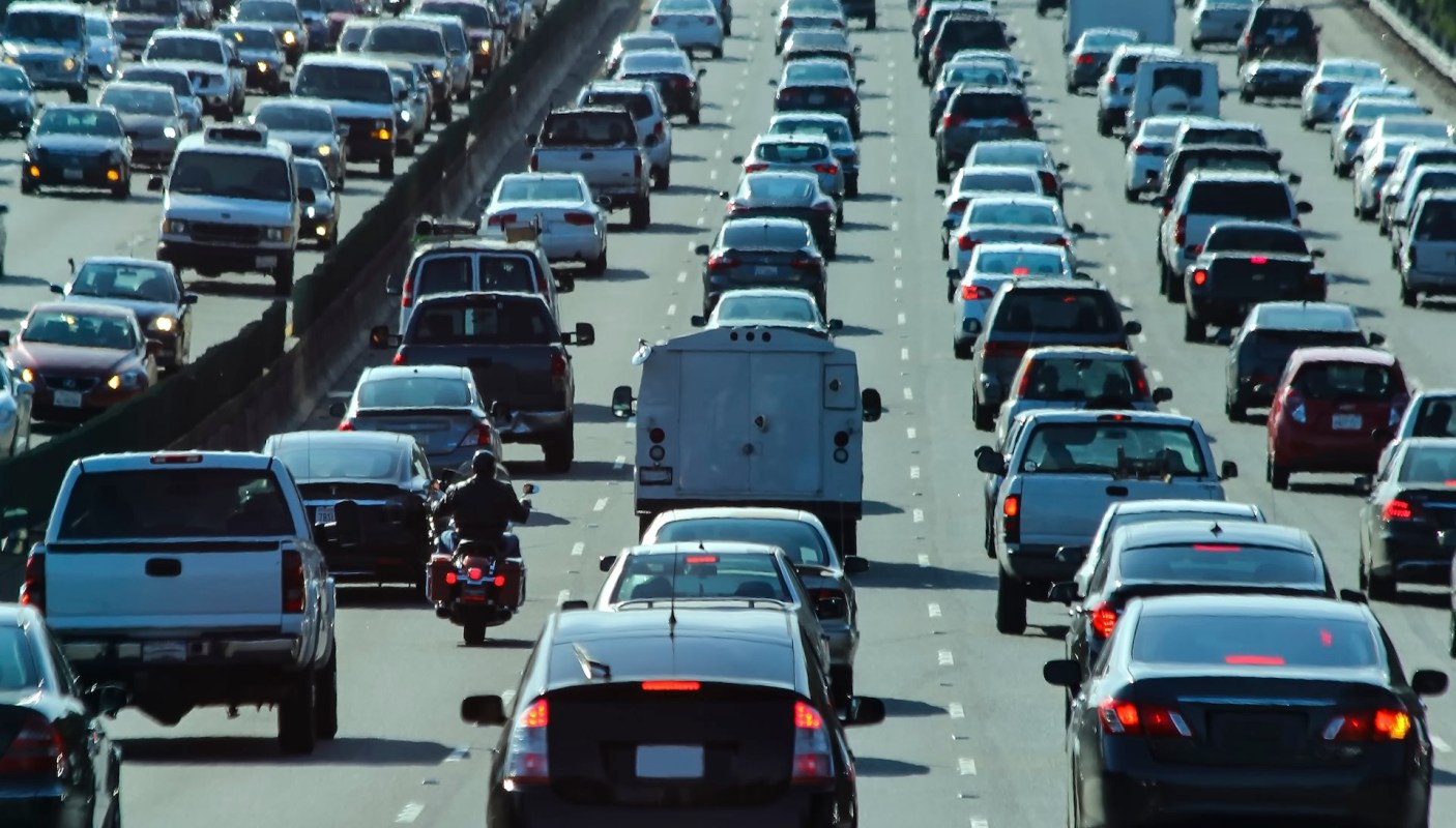 A Redditor shared photos of an oversized pickup truck, raising concerns about how dangerous these large vehicles can be.