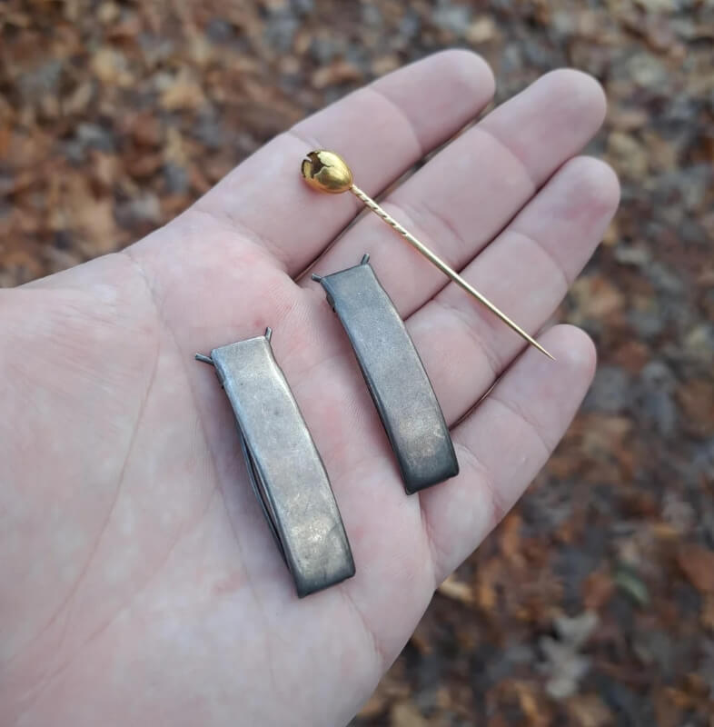 One thrifty shopper made an unexpected discovery inside a grab bag of jewelry from a flea market.