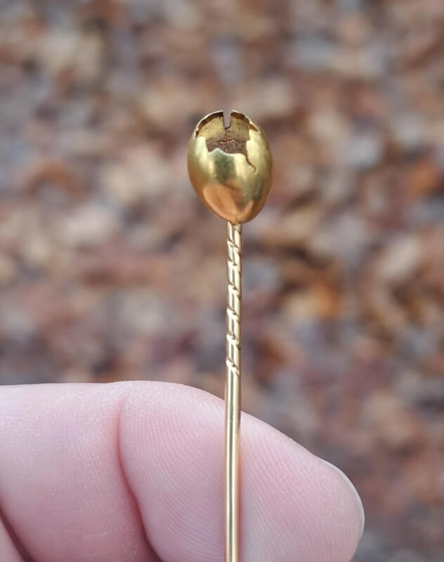 One thrifty shopper made an unexpected discovery inside a grab bag of jewelry from a flea market.