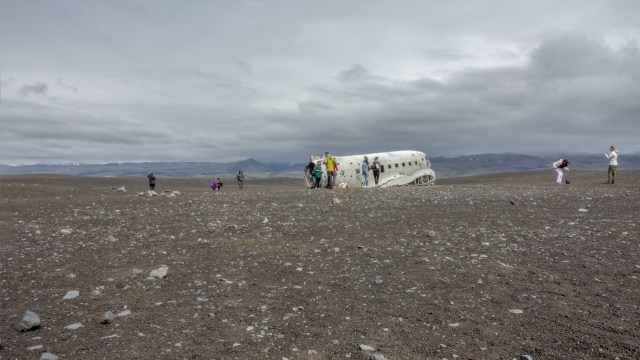 One Redditor shared a harrowing experience witnessing a tourist disrespecting an iconic plane wreck in Iceland.