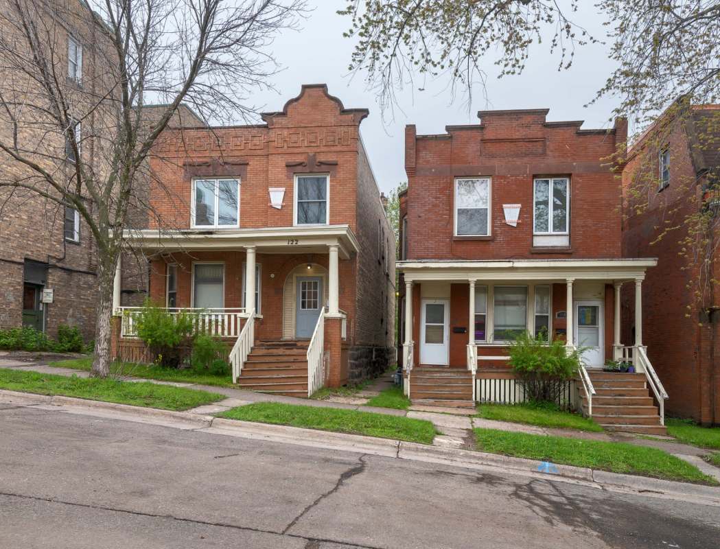 A Reddit post is striking a nerve online after a duplex resident shared their struggle with a neighbor who keeps tossing trash into their yard.