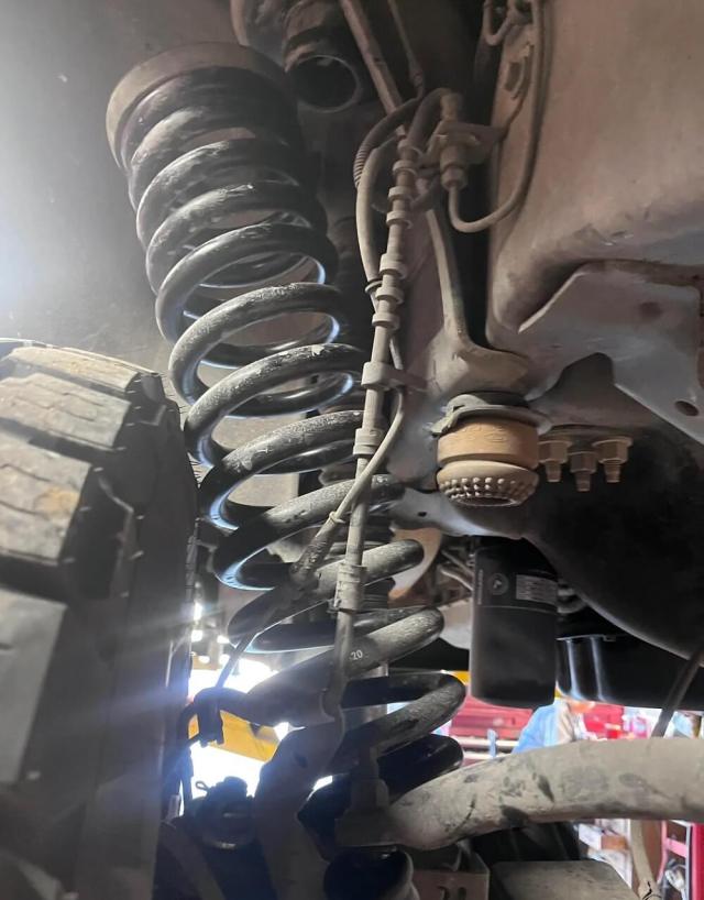 One mechanic didn't exactly endorse the idea of a lifted truck, and took to Reddit to demonstrate why.