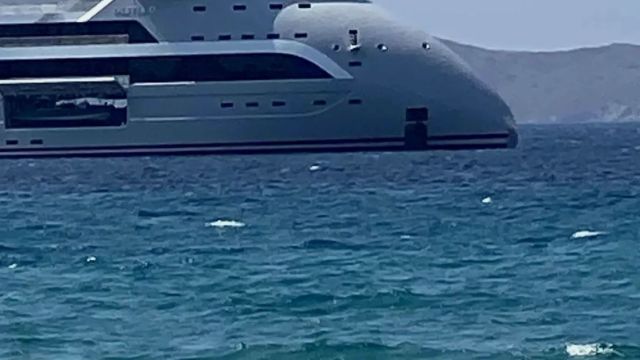 One Redditor sparked a heated conversation after sharing an image of the Olivia O yacht, known for its polarizing appearance.