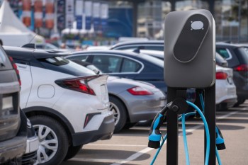 While many people are fans of electric vehicles, some still dislike them intensely. Sometimes, that distaste for EVs comes out in the form of road rage.