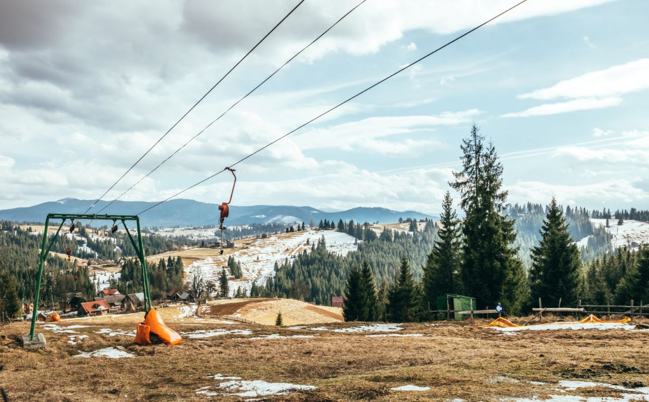 An unsettling weather pattern left would-be skiers high and dry at popular resorts across the Western U.S., as the San Francisco Chronicle details.