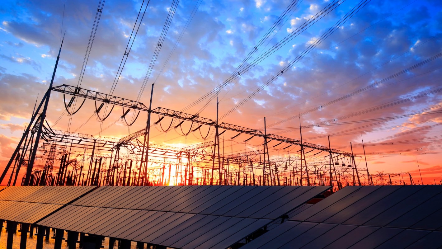 With solar tax credits expiring at the end of December, some homeowners are scrambling to complete installations, but others are turning to a cheaper, more flexible option: leasing.