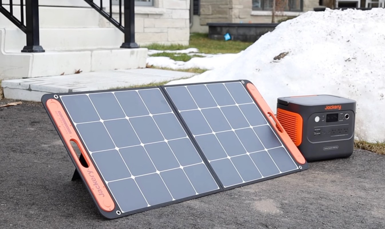 One of the biggest misconceptions people have about solar panels is that they don't work on cloudy days. Experts put that myth to the test.