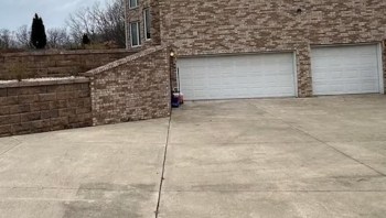 A "newly renovated" home was absolutely roasted for its bizarre lack of landscaping.