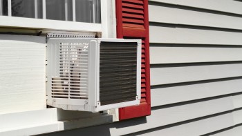 An irritated homeowner turned to Reddit for legal advice after their HOA demanded that they remove their window AC unit.
