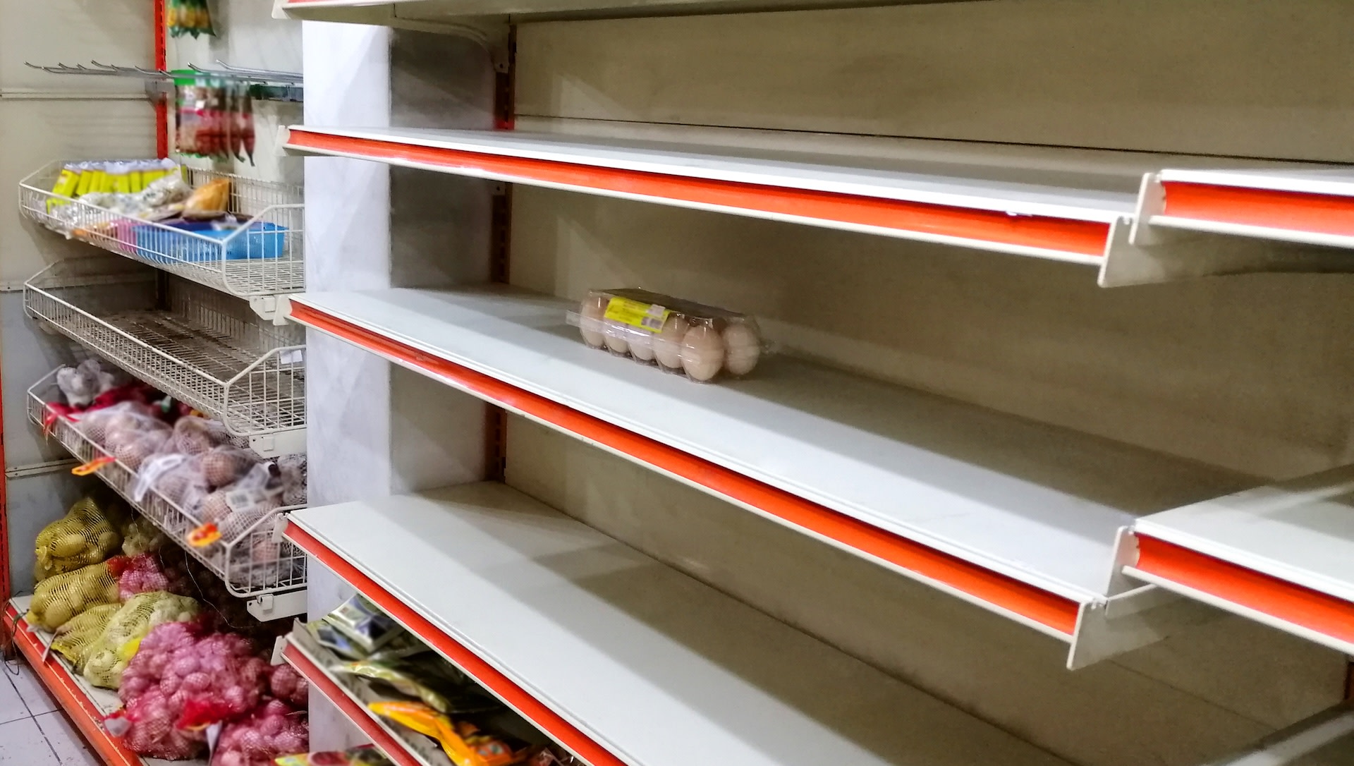 Small business owners in food desert raise alarm bells after grocery shelves run empty: 'We do not have the same buying power'