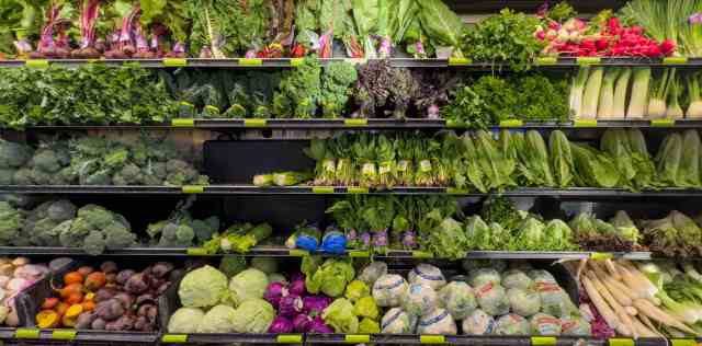 One Redditor shared a video showing how a package of Sunbelle's blackberries uses deceptive packaging to appear fuller.