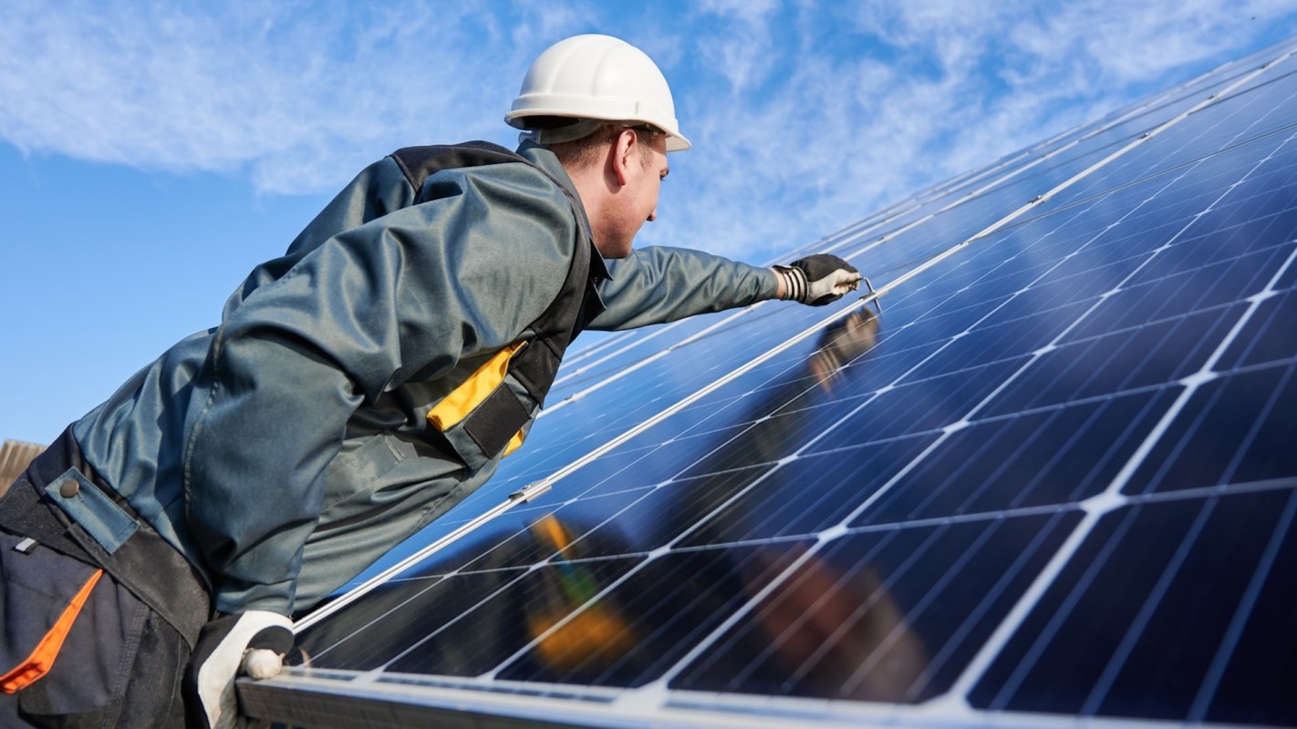 One Reddit user shared how they saved nearly $10,000 on their home's solar installation using EnergySage.