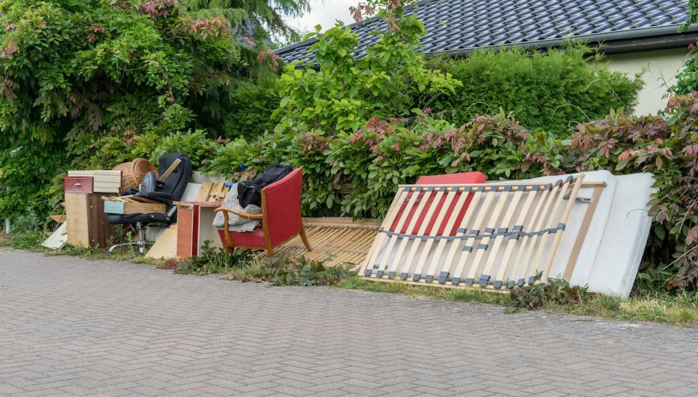 A photo of an Ethan Allen nightstand has been gaining attention, surprising viewers who assumed the original poster must have lived in a wealthy area.