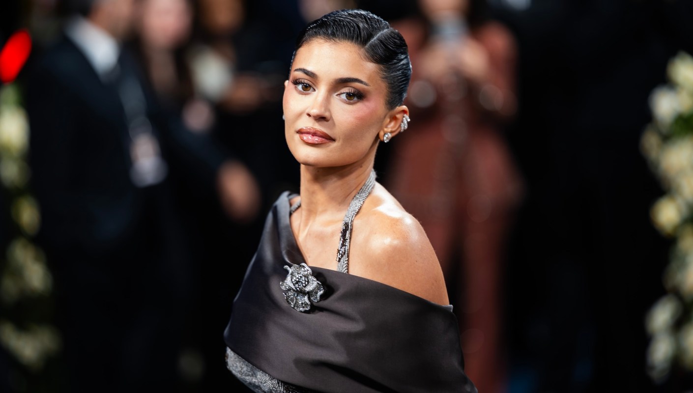 A Redditor shared a screenshot of an argument about Kylie Jenner's private jet usage that had users gobsmacked.