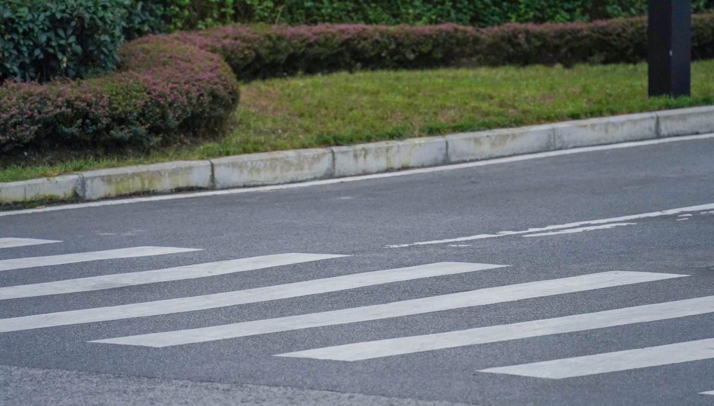 One smart shopper shared their story on the r/midcenturymodern subreddit, detailing how they found a Lane surfboard coffee table on a curb.