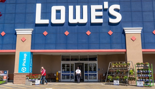 One Redditor lambasted Lowe's for throwing away live plants and shared a photo from the garden section of their local store.