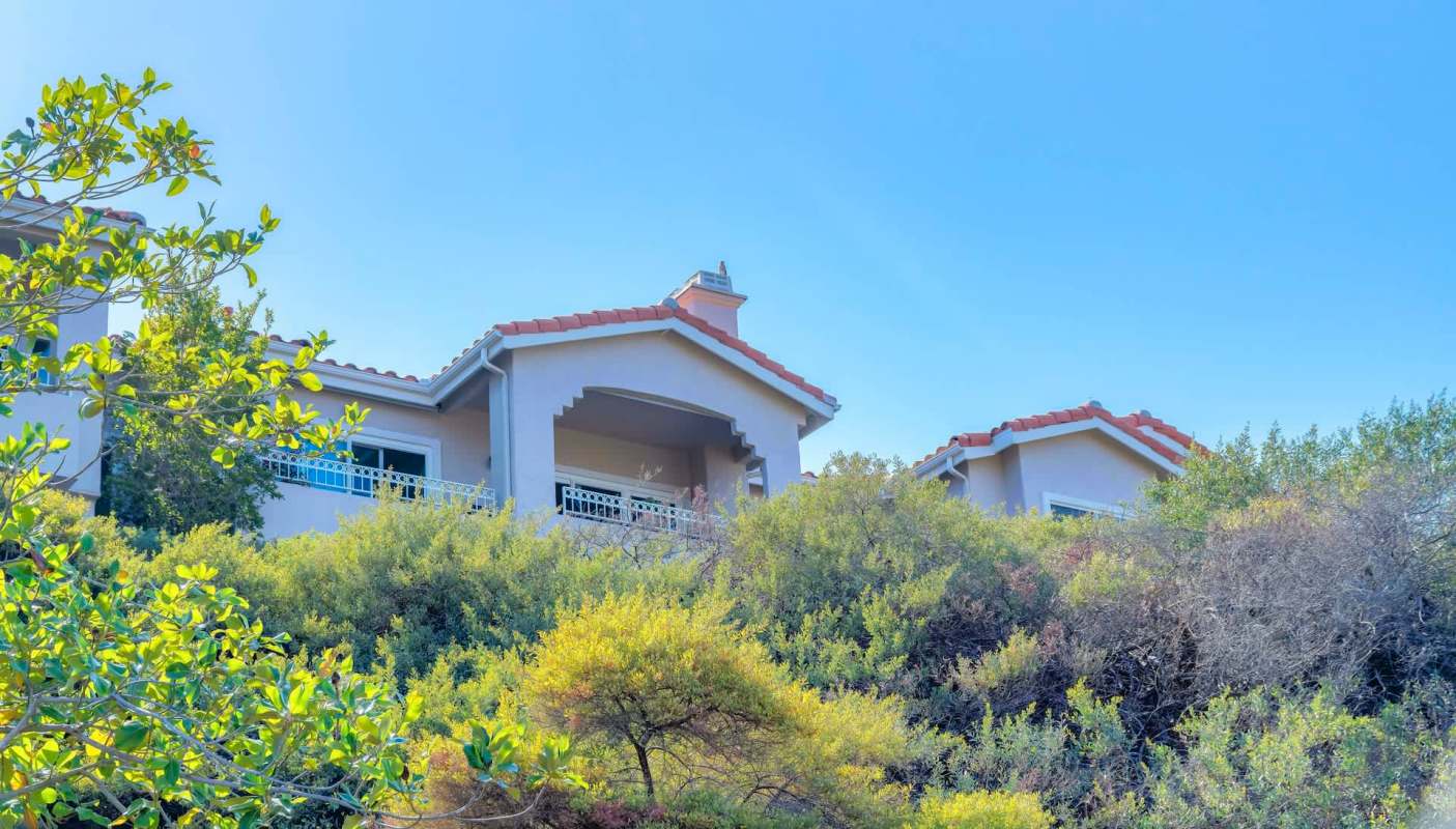 One person took to the internet to discuss an abandoned, derelict mansion in the Hollywood Hills that Mary J. Blige once leased.