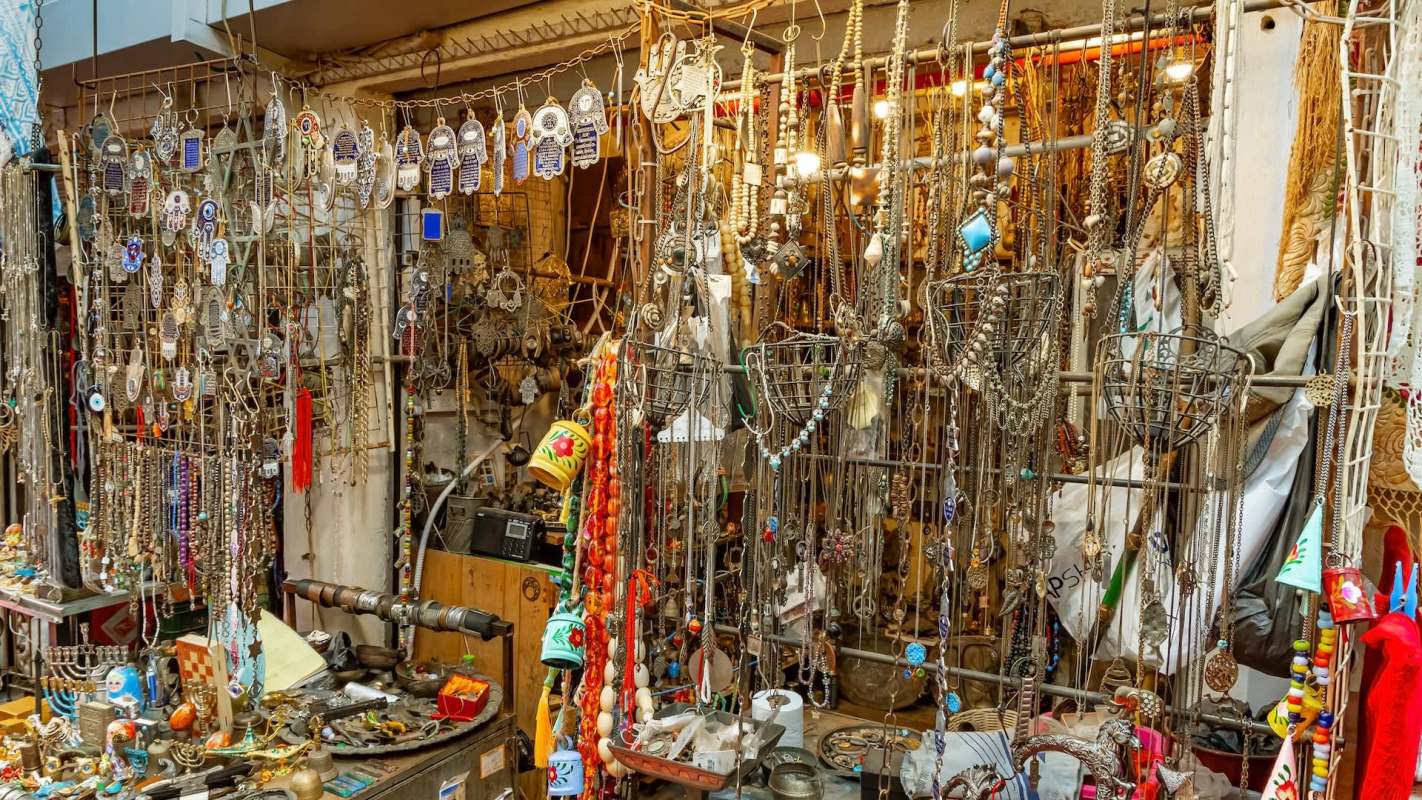 Discovering valuable jewelry at a thrift store, like this $7 'trash bag' from Maui Divers, is every thrifter's dream.