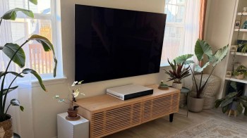 A former Tesla engineer created a home battery system that delivers backup power without expensive installation costs.