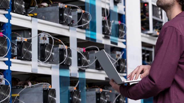 Soluna Holdings is pushing bitcoin mining in a greener direction by co-locating data centers with renewable power sources.