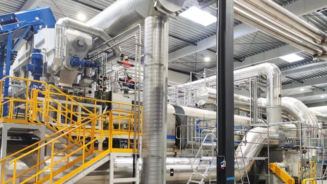 A Vietnam plastic recycling plant has been successfully operating for several months, refining the waste into oil.