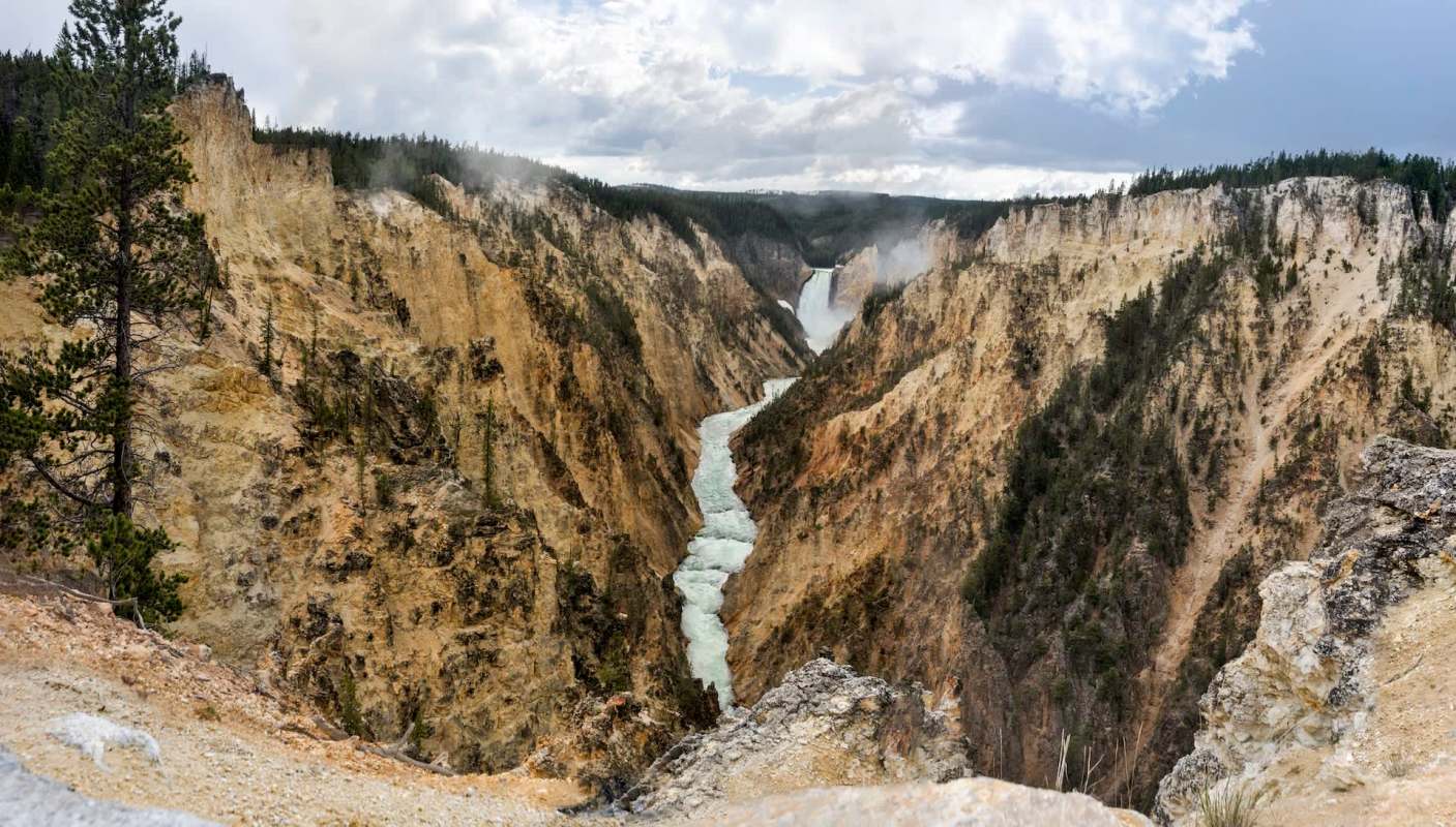 An anonymous Facebook poster shared several photos of Yellowstone National Park tourists hiking dangerously close to a sharp drop.