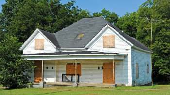 Animal control officers rescued a bearded dragon from an abandoned home in Richmond, Virginia.