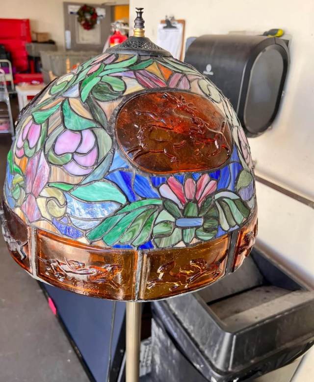 One Goodwill shopper was shocked to find a $160 lamp — and Reddit's infuriated too.