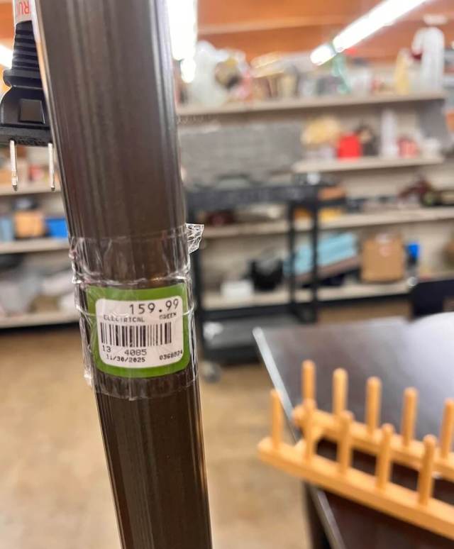 One Goodwill shopper was shocked to find a $160 lamp — and Reddit's infuriated too.