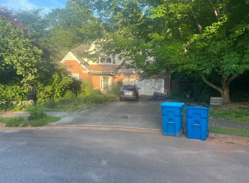 One Redditor mocked a post from a neighbor on the r/NoLawns subreddit, after they complained about natural landscaping.