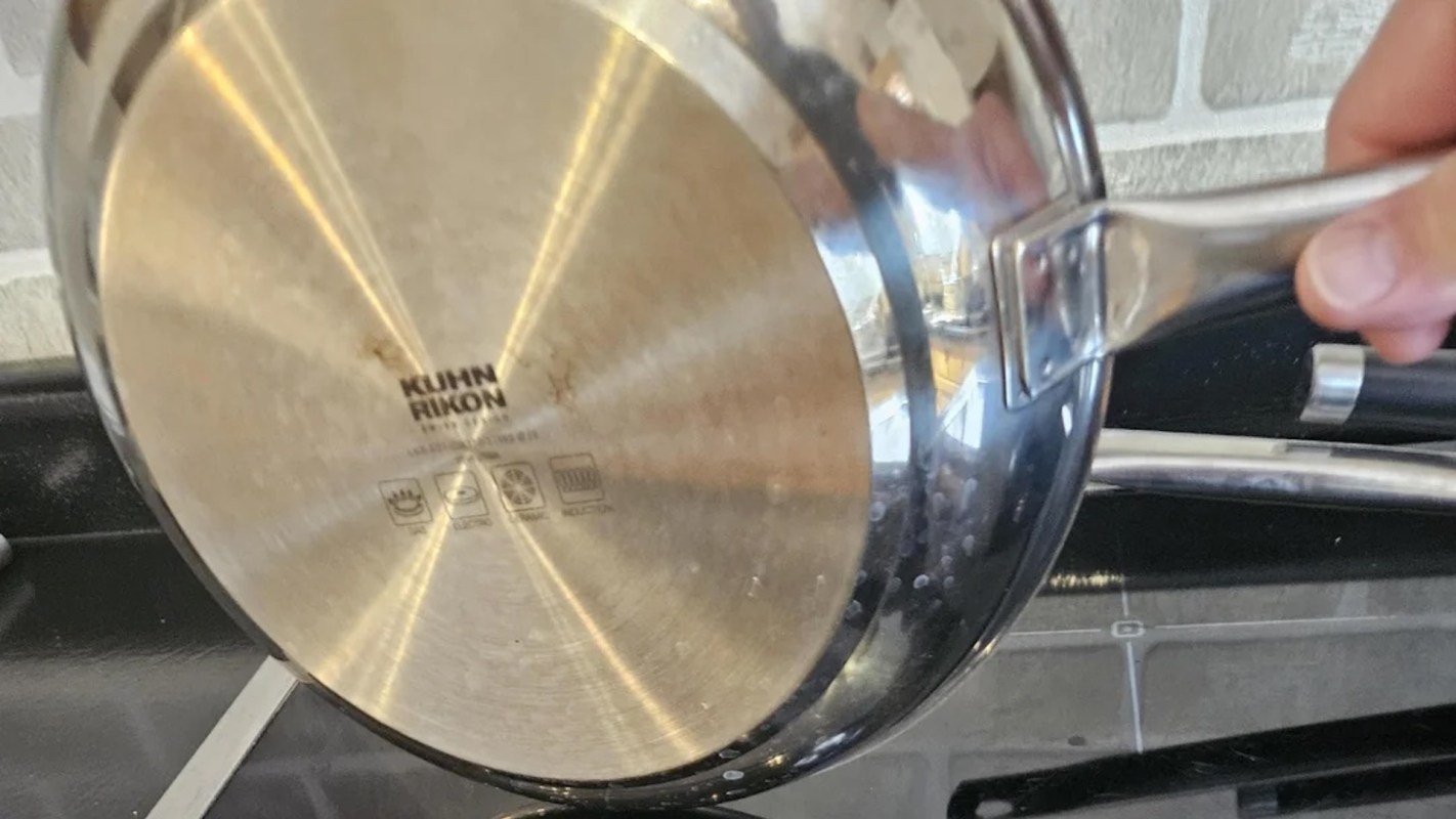 A Redditor decided to learn firsthand how good induction stoves are at heating pans evenly.