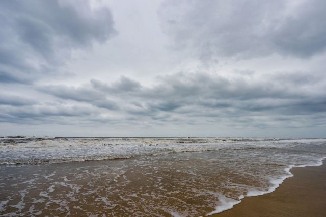 A beachside barge ad in Florida drew attention for all the wrong reasons after a Redditor shared their troubling experience.