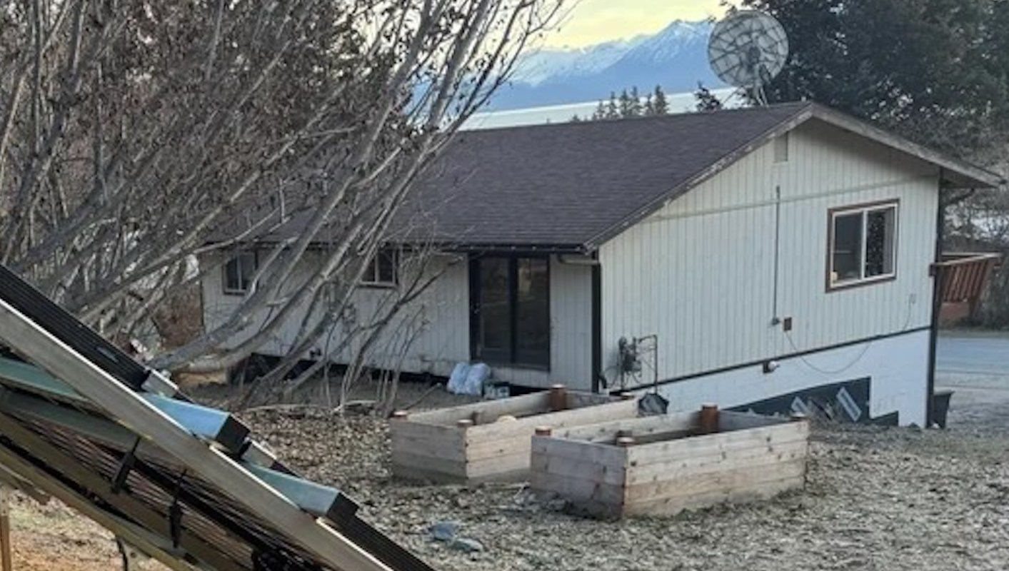 For some, going off-grid is great in theory, but giving up on many modern-day luxuries can be a little much to ask.