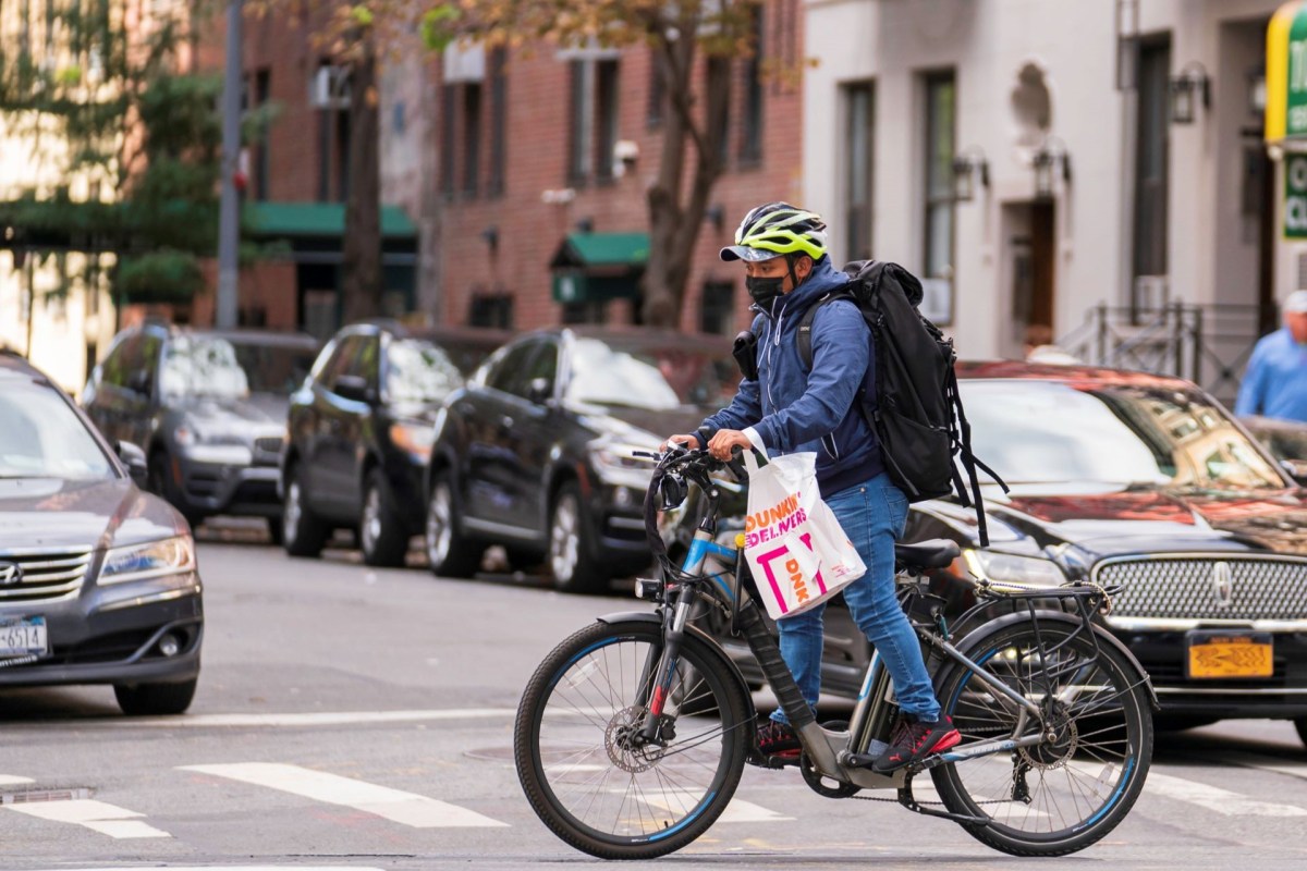 A delivery driver put Dunkin' Donuts on blast after receiving an order with a "stupid amount of packaging."