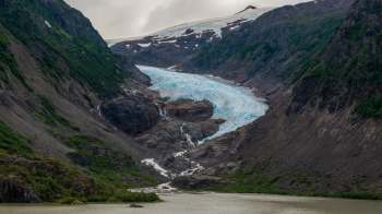 Scientists are warning about rapid glacier loss after discovering that western Canada lost a record amount of glacial ice in 2025.
