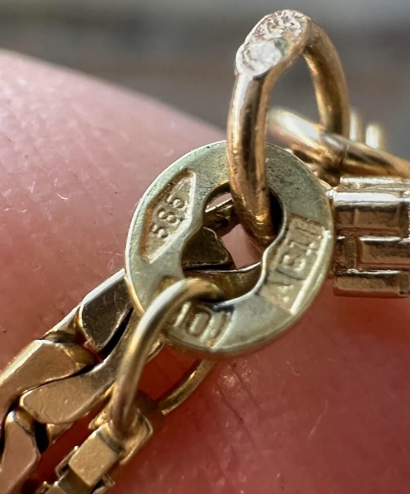 One Reddit user struck gold at an estate sale when they purchased a 14-karat gold bracelet for $5.