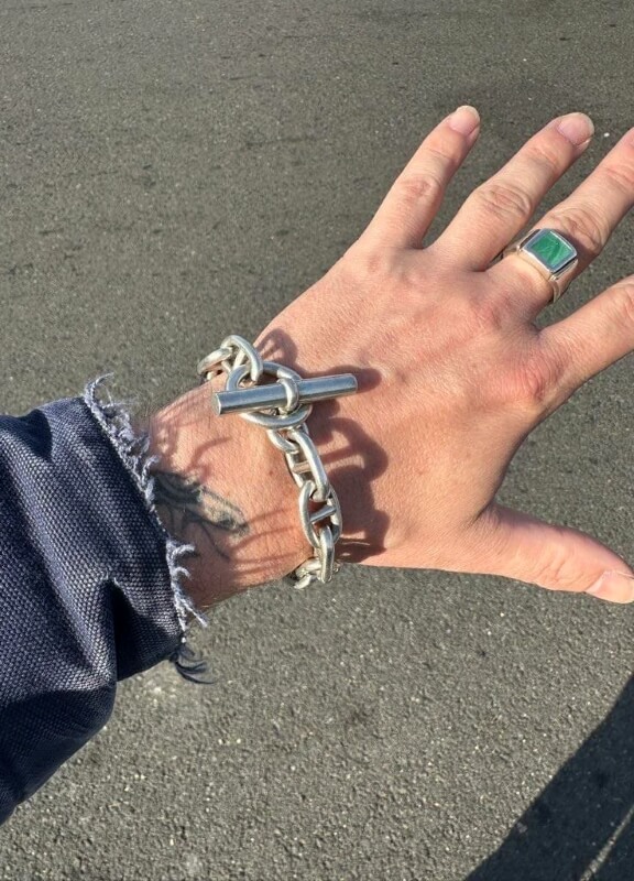 One lucky thrifter found a Hermes' chaine d'Ancre bracelet in a job lot and immediately took to Reddit to share the news.