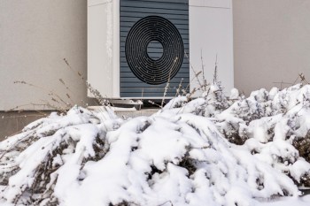 Energy experts are encouraging homeowners to install heat pumps as a way to slash utility bills and protect against rising energy costs.