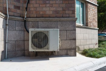 Households in the United Kingdom could save 50% on energy bills by switching to energy-efficient heat pumps.