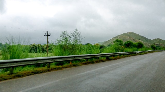 A Reddit post about a hazardous road near one of the world's wealthiest addresses is drawing alarm from viewers online.