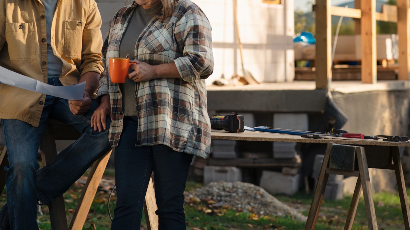 A Reddit post showing what a no-lawn yard really looks like after one year is gaining attention for its honesty.