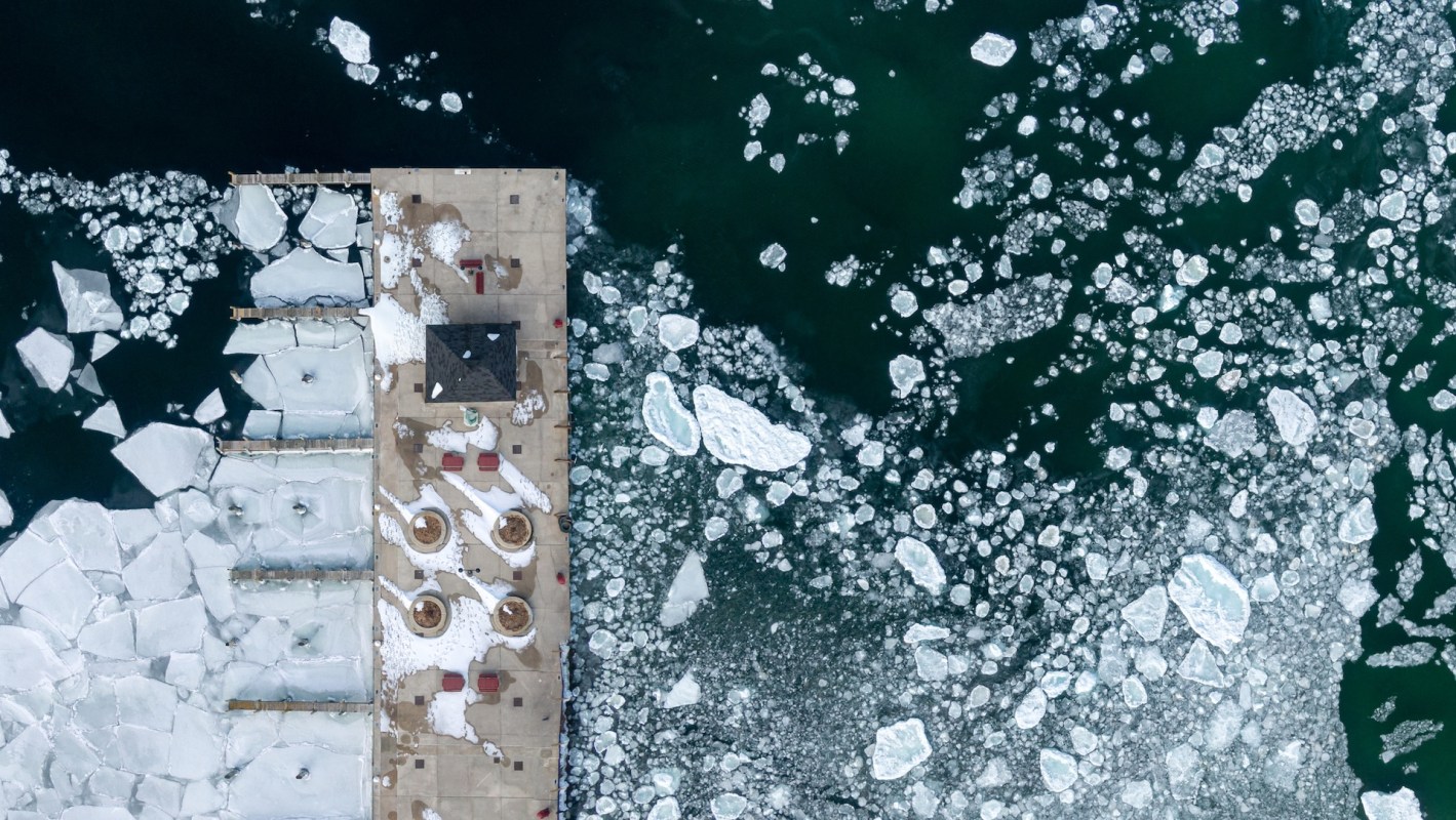 A bipartisan bill aims to slow the spread of pesky invasive mussels in the Great Lakes.